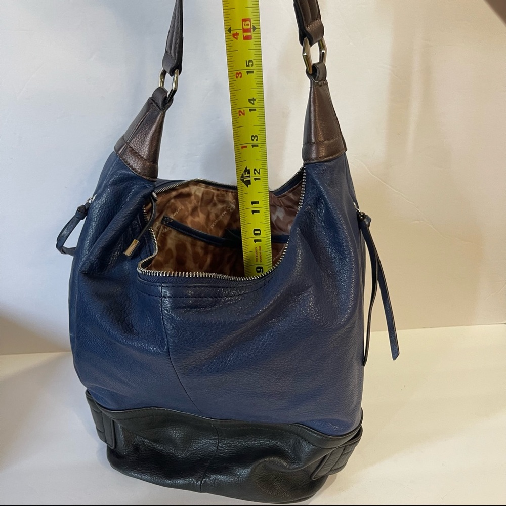 B. Makowsky bucket bag leather blue/black - Picture 7 of 13